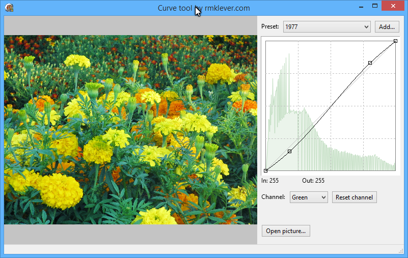 A image showing the Curves tool in action